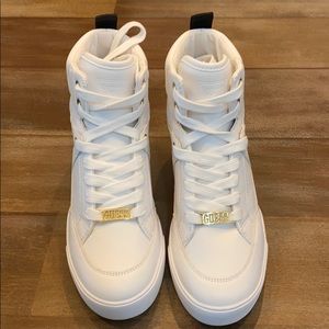 NWOT Guess white and Gold sneakers with Heel/ 8.0